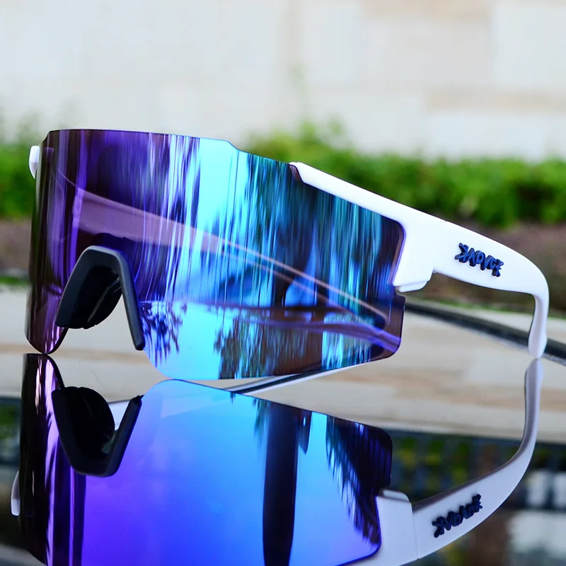 photochromic cycling glasses