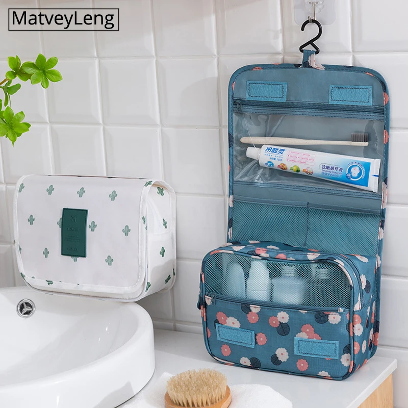 travel cosmetic bag hanging