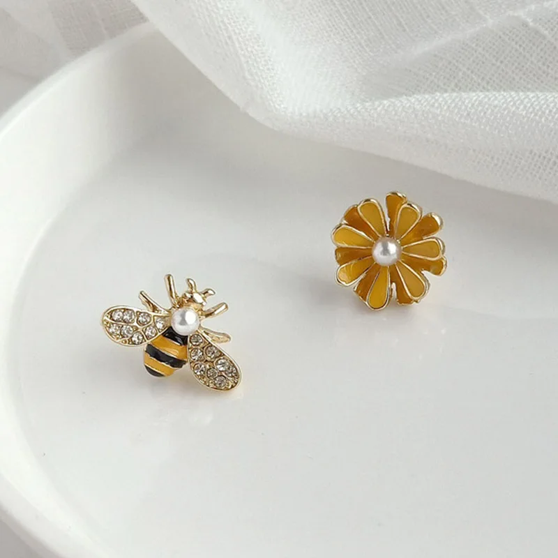 Korean Style Cute Insect Bee Daisy Flower Stud Earrings For Women Cubic Zirconia Animal Crystal Earring Girl Party Jewelry Gifts-animated-img