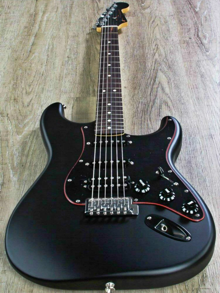 black pick guard