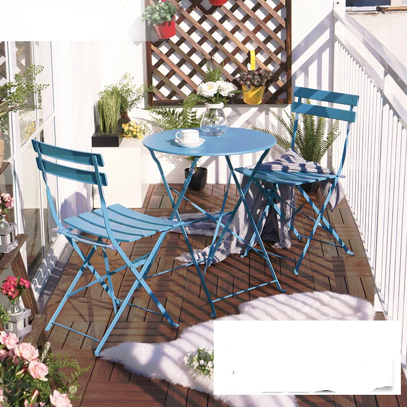 outdoor seating with dining table