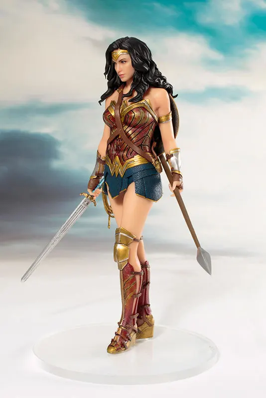 wonderwoman figurine