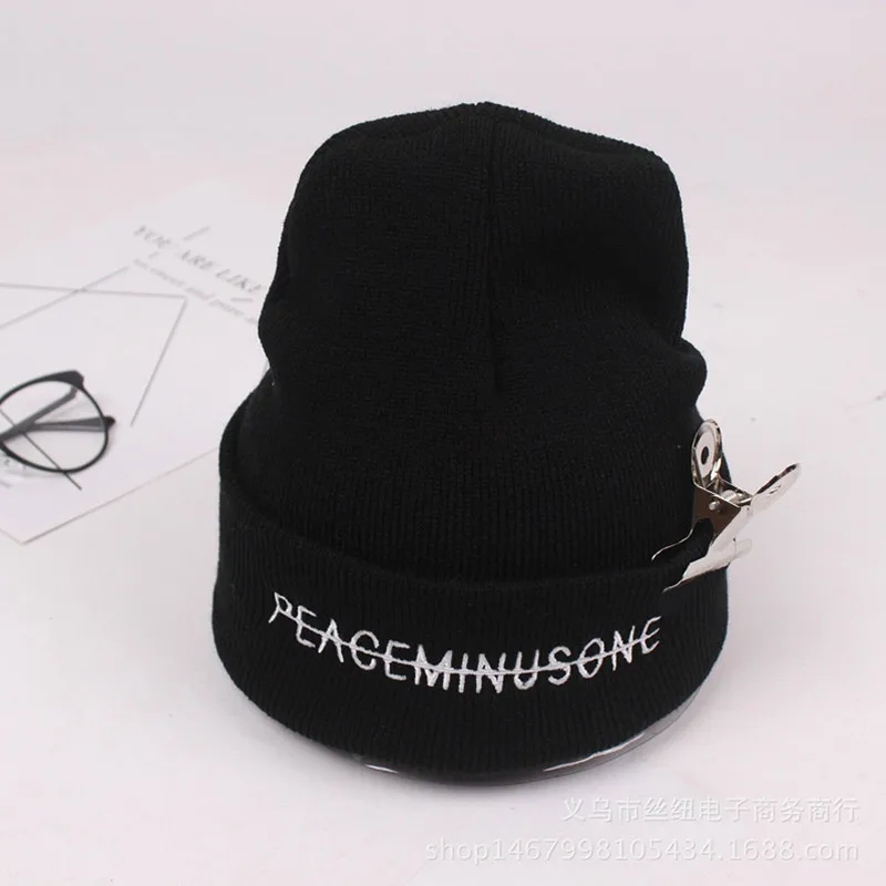קנו כובעי גברים  Black Hat Kpop Bigbang GD G Dragon Peaceminusone Knit Hat  Beanie Cap Free Clip