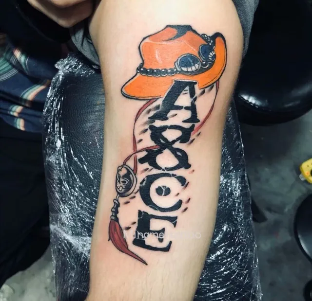 Acquistare Costumi e accessori | ONE PIECE Tattoo Luffy Roronoa Zoro  Trafalgar Law Tattoo Sticker Cosplay Props Waterproof DIY Sticker Color  Tattoo