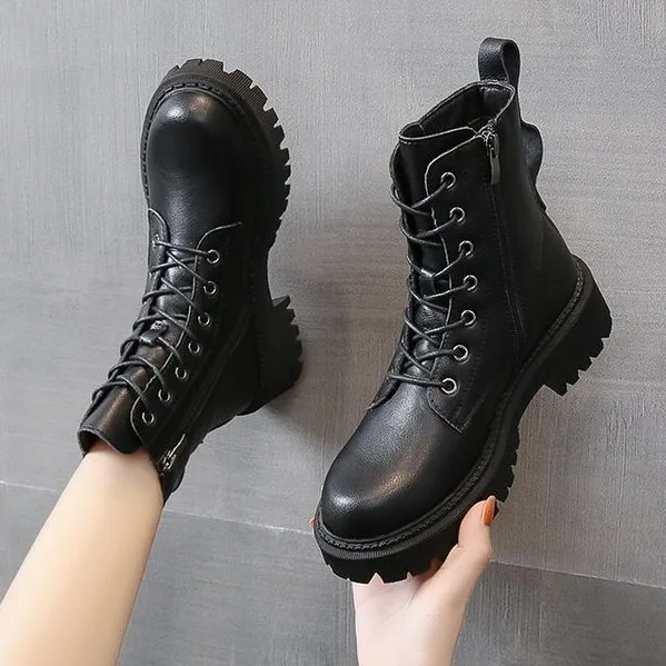 Combat boots 