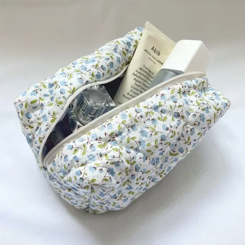 Storage Organizer Floral Puffy Quilted Makeup Bag Flower Printed Cosmetic Pouch Large Travel Cosmetic Bag Makeup Accessory-animated-img