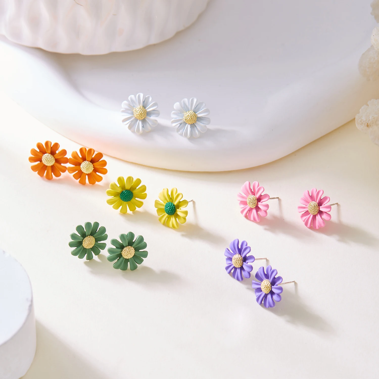 Korean Trendy Cute Daisy Flower Stud Earrings For Women Sweet Sunflower Small Floral Earring Girls Wedding Party Pretty Jewelry-animated-img