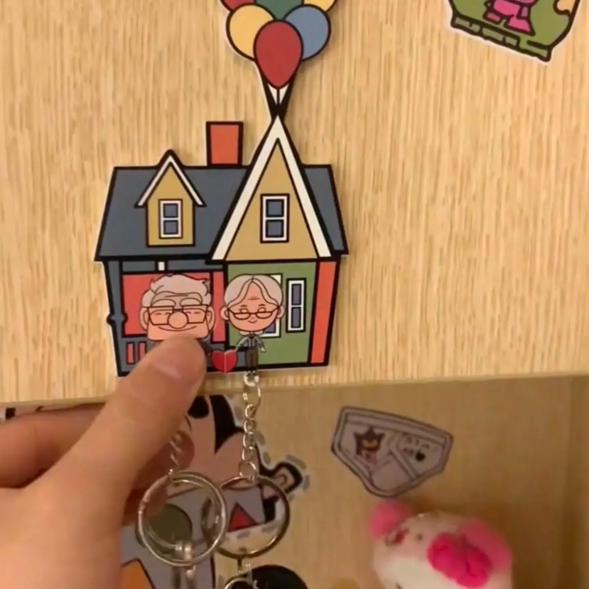 Couple Keys Holder Refrigerator Sticker Shared Keychains Hanger Non-Magnetic Up Movie Keychain Acrylic Key Ring Home Decoration-animated-img