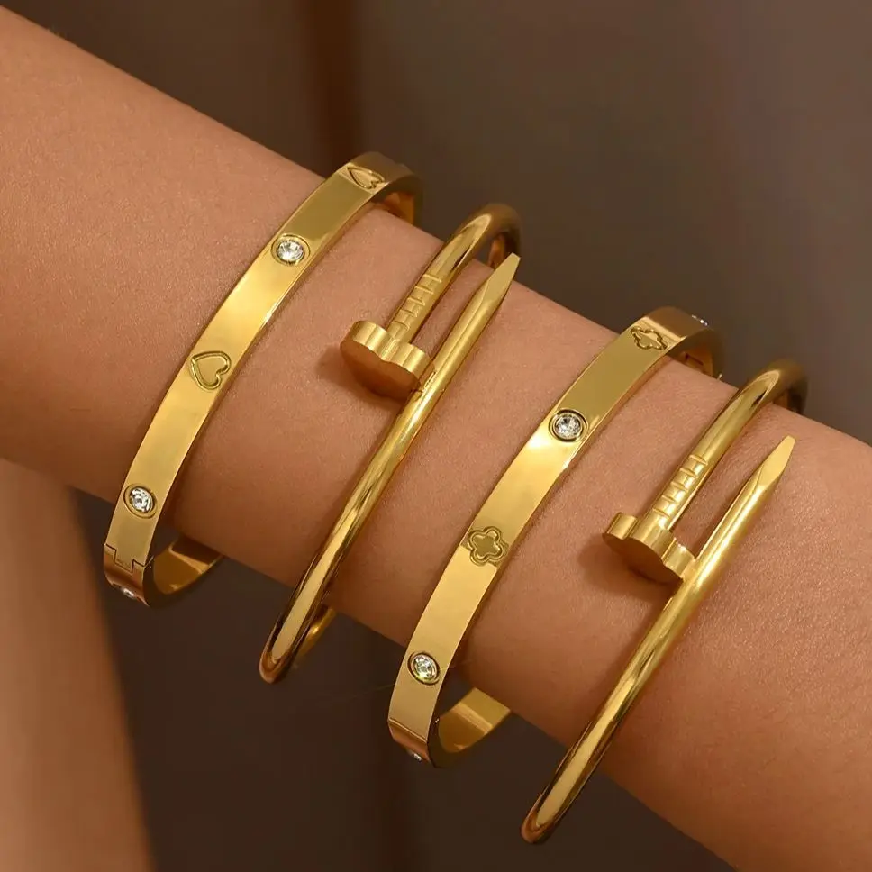 Europe and the United States hot stainless steel four-leaf clover lucky bracelet fashion women's nail bracelet gold bangles-animated-img