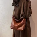 Vintage Solid Color PU Leather Women Fashion Shoulder Sling Bag High-Capacity Simple Wide Strap Bucket Crossbody Bag Commuting